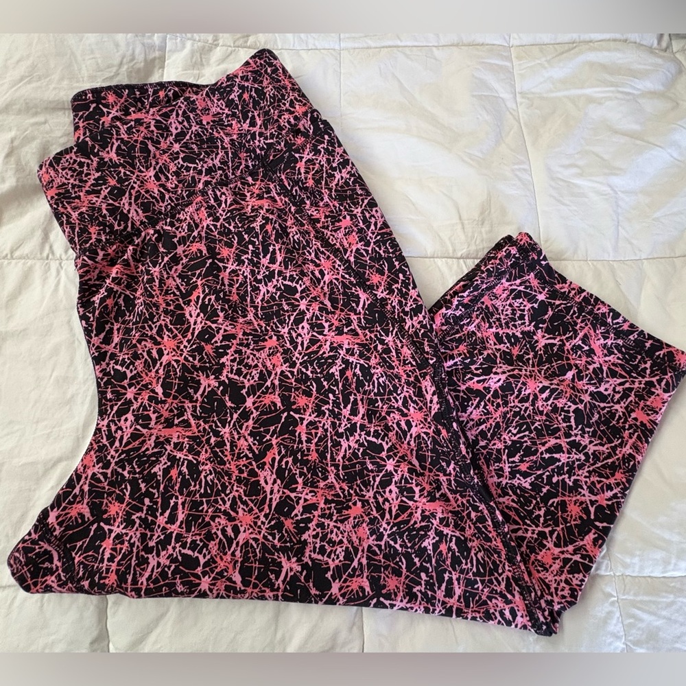 Lane Bryant LIVI Black Pink Print Capri Leggings